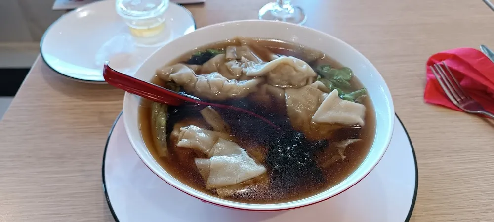 Soupe Ravioles Aux Crevettes Et Au Porc